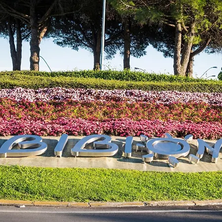 Apartment Sleek Modern With A Rooftop Pool Bibione